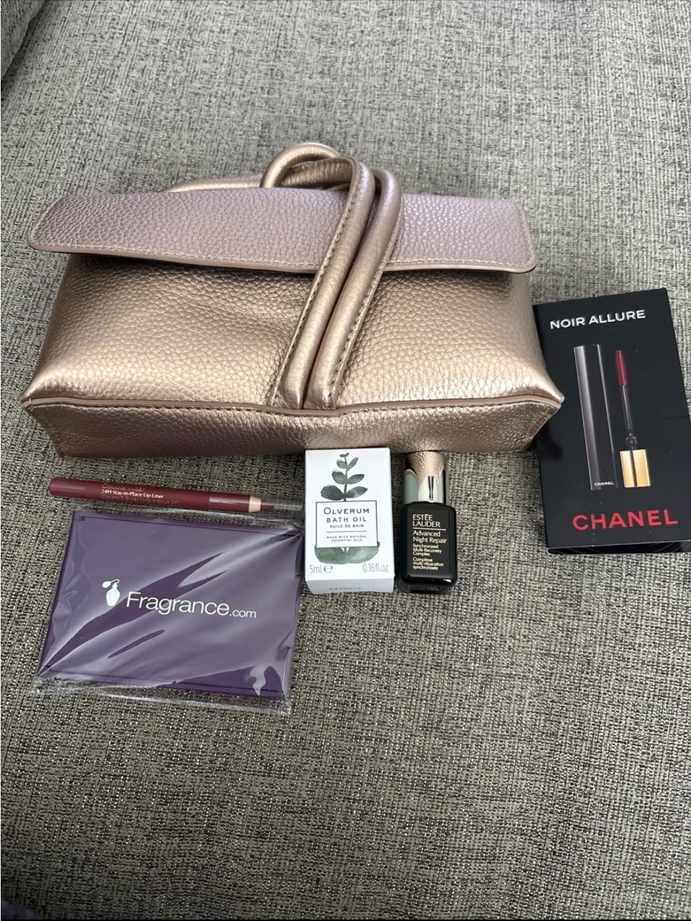 NEW Chantecaille Gold Clutch Bag with samples - Picture 4 of 4